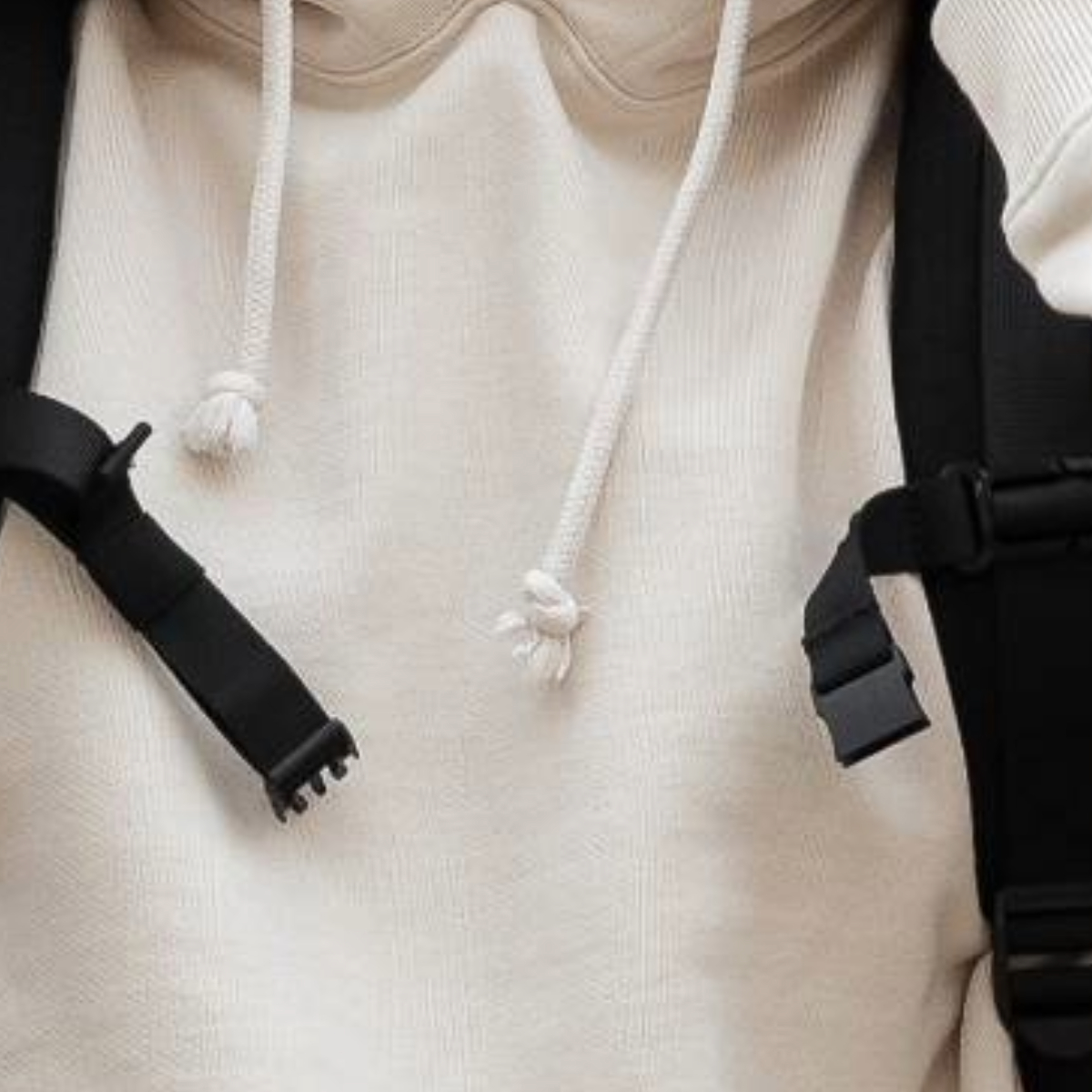 offener brustgurt eines rucksacks